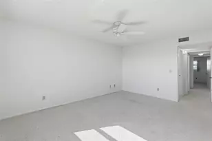 8174 Terrace Garden Dr N, Saint Petersburg, FL 33709 - Photo 45