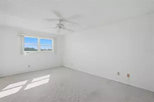 8174 Terrace Garden Dr N, Saint Petersburg, FL 33709 - Photo 37