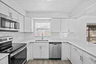 1912 Castle Bay Ct, Oldsmar, FL 34677 - Photo 11