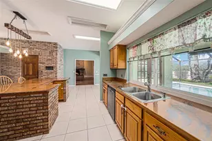 3018 Colonial Ridge Dr, Brandon, FL 33511 - Photo 11
