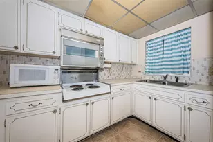 1100 N Shore Dr NE, Saint Petersburg, FL 33701 - Photo 17