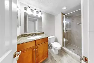 2700 Coconut Bay Ln, Sarasota, FL 34237 - Photo 19
