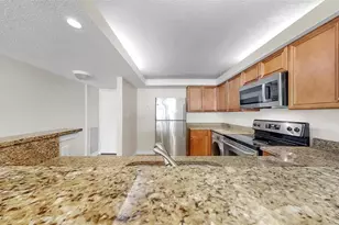 2700 Coconut Bay Ln, Sarasota, FL 34237 - Photo 17