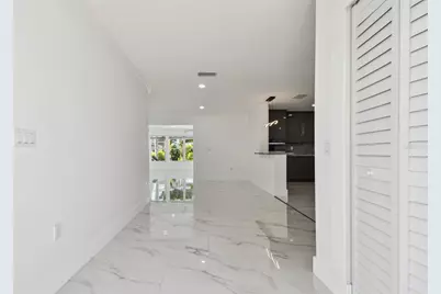 8708 Thornwood Lane, Tampa, FL 33615 - Photo 9