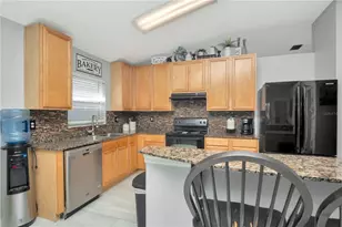 2239 Roanoke Springs Dr, Ruskin, FL 33570 - Photo 9