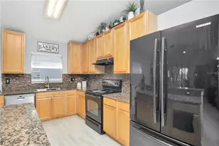 2239 Roanoke Springs Dr, Ruskin, FL 33570 - Photo 7