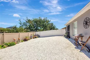 2239 Roanoke Springs Dr, Ruskin, FL 33570 - Photo 29