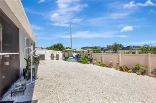 2239 Roanoke Springs Dr, Ruskin, FL 33570 - Photo 21