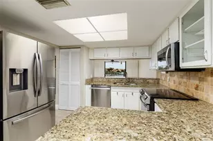 2775 Kipps Colony Dr S, Saint Petersburg, FL 33707 - Photo 7