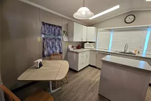 6311 Balmy Ln, Zephyrhills, FL 33542 - Photo 9