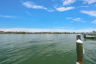 8405 Bayshore Dr, Treasure Island, FL 33706 - Photo 37