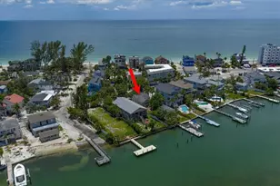 8405 Bayshore Dr, Treasure Island, FL 33706 - Photo 9