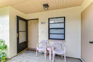 38411 Cottonwood Pl, Zephyrhills, FL 33542 - Photo 11