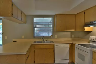 10002 Turkey Trot Place, Tampa, FL 33637 - Photo 7