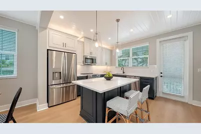 111 4th Street S, Bradenton Beach, FL 34217 - Photo 23