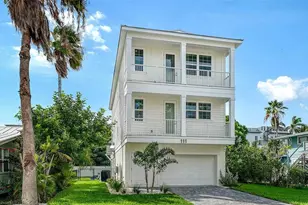 111 4th St S, Bradenton Beach, FL 34217 - Photo 1