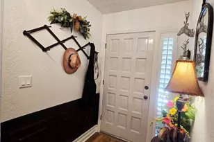 1404 Red Oak Dr, Tarpon Springs, FL 34689 - Photo 3