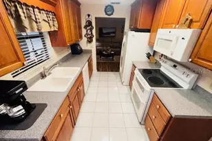 38648 Ferm Cir, Zephyrhills, FL 33540 - Photo 3