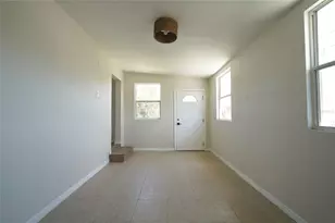 107 E Spruce St, Tarpon Springs, FL 34689 - Photo 9