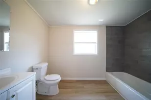 107 E Spruce St, Tarpon Springs, FL 34689 - Photo 9