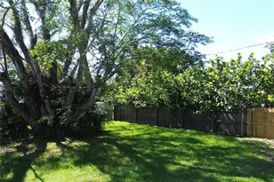 107 E Spruce St, Tarpon Springs, FL 34689 - Photo 3