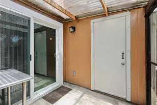 9456 Forest Hills Cir, Tampa, FL 33612 - Photo 23