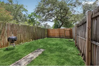 9456 Forest Hills Circle, Tampa, FL 33612 - Photo 25