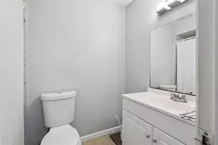 9456 Forest Hills Cir, Tampa, FL 33612 - Photo 17