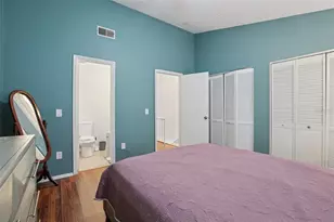 9456 Forest Hills Cir, Tampa, FL 33612 - Photo 13