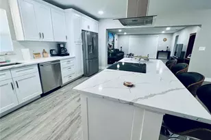 10341 Kumquat Ln, Seminole, FL 33772 - Photo 15