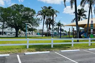 18218 Sunset Blvd, Saint Petersburg, FL 33708 - Photo 21