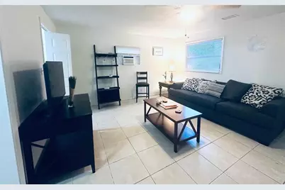 4811 Emerson Avenue S, Saint Petersburg, FL 33711 - Photo 1