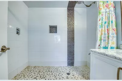 300 Bay Plz, Treasure Island, FL 33706 - Photo 39