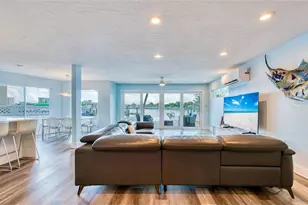 300 Bay Plaza, Treasure Island, FL 33706 - Photo 17