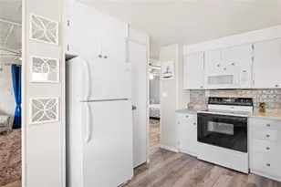 38507 Windflower Ave, Zephyrhills, FL 33542 - Photo 11