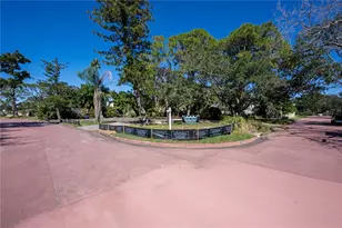 1125 Friendly Wy S, Saint Petersburg, FL 33705 - Photo 9