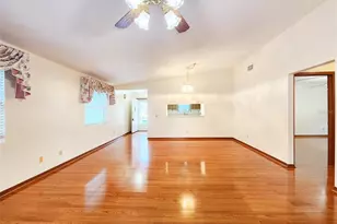 37347 Derbyshire Dr, Zephyrhills, FL 33542 - Photo 9