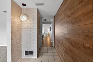 13940 Antigua Dr, Seminole, FL 33776 - Photo 9