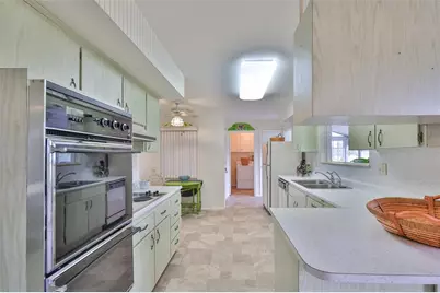 823 Fox Hills Drive, Sun City Center, FL 33573 - Photo 11