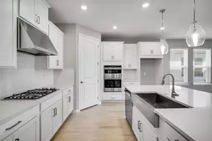 1690 Trailhead Ln, Zephyrhills, FL 33541 - Photo 3