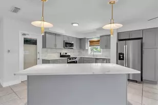 999 38th Ave NE, Saint Petersburg, FL 33704 - Photo 17