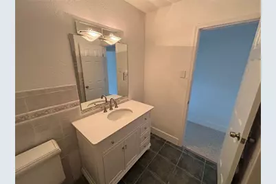 999 38th Avenue NE, Saint Petersburg, FL 33704 - Photo 17