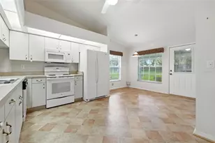 38335 Eucalyptus Dr, Zephyrhills, FL 33542 - Photo 9