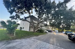 1185 58th St N, Saint Petersburg, FL 33710 - Photo 3