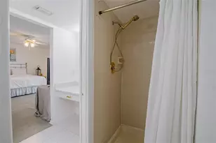 10604 Carrollbrook Ln, Tampa, FL 33618 - Photo 21