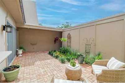 10604 Carrollbrook Lane, Tampa, FL 33618 - Photo 5