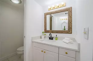 10604 Carrollbrook Ln, Tampa, FL 33618 - Photo 19
