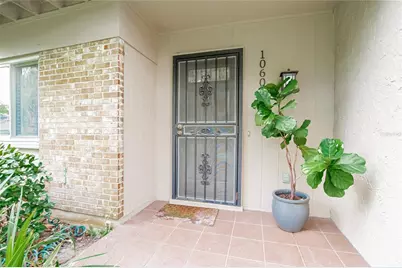 10604 Carrollbrook Lane, Tampa, FL 33618 - Photo 3