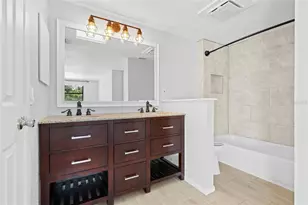 7001 Baywood Ct, Tampa, FL 33615 - Photo 17
