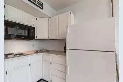 800 Bayway Boulevard #17, Clearwater Beach, FL 33767 - Photo 17